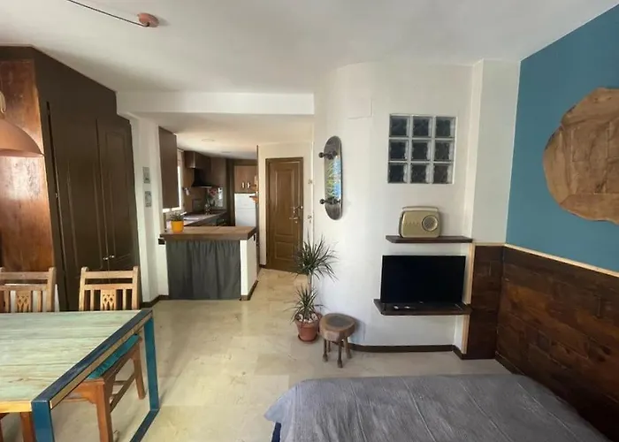 Chic & Practical Studio, 5 Min To Center &